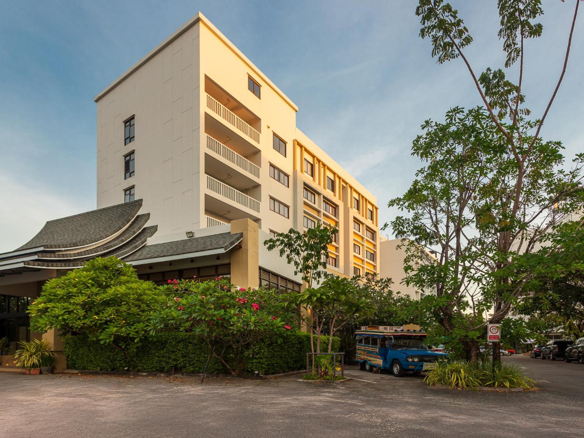 Recenta Phuket Suanluang Hotel Exterior foto